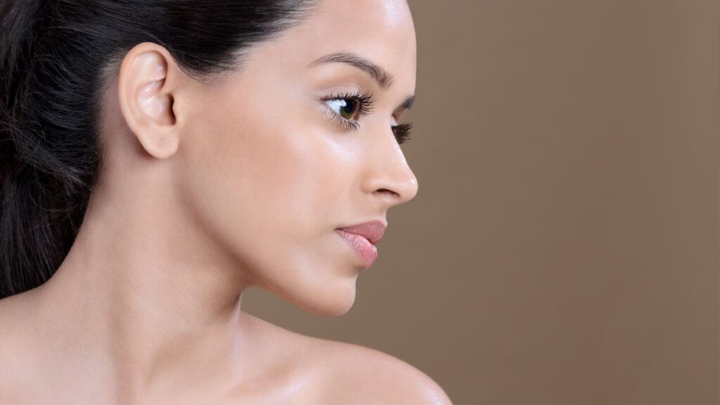 Smoothens Skin for Flawless